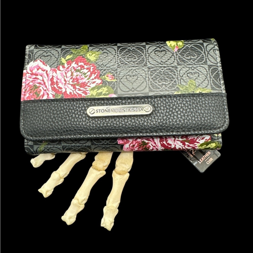 NWT Stone Mountain Leather Black Pink Floral Heart Wallet
